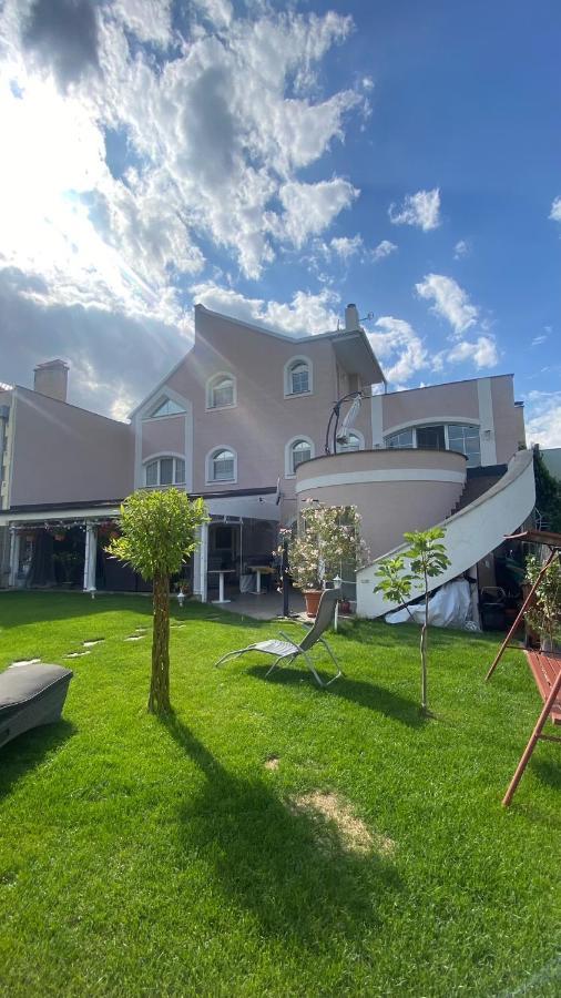 Meduza Wellness Spa S Ubytovanim Hlohovec Buitenkant foto