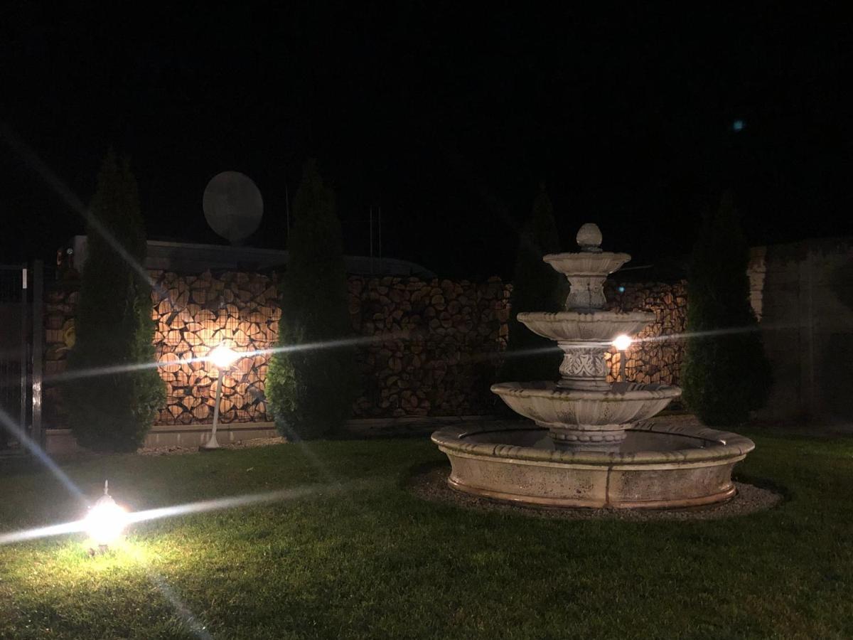 Meduza Wellness Spa S Ubytovanim Hlohovec Buitenkant foto