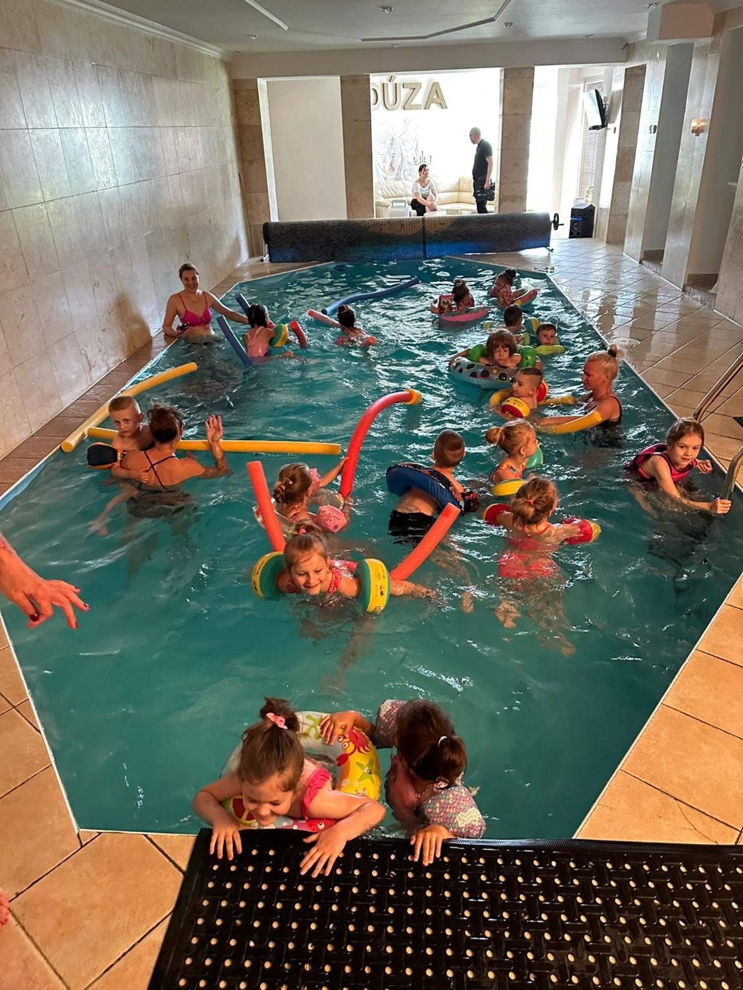 Meduza Wellness Spa S Ubytovanim Hlohovec Buitenkant foto