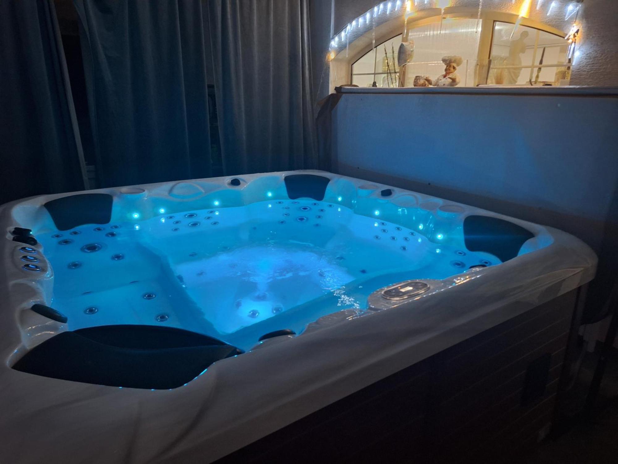 Meduza Wellness Spa S Ubytovanim Hlohovec Buitenkant foto