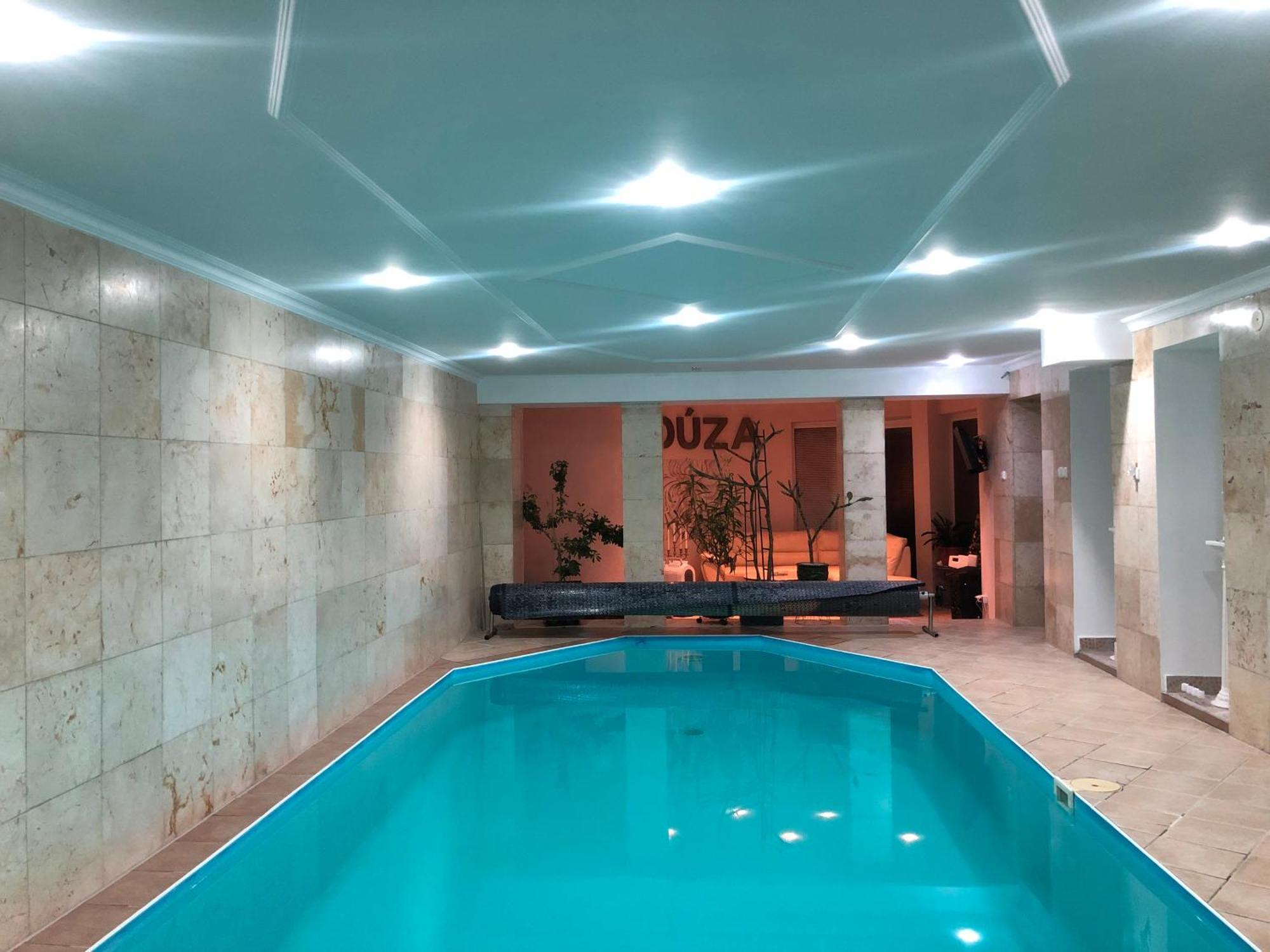 Meduza Wellness Spa S Ubytovanim Hlohovec Buitenkant foto