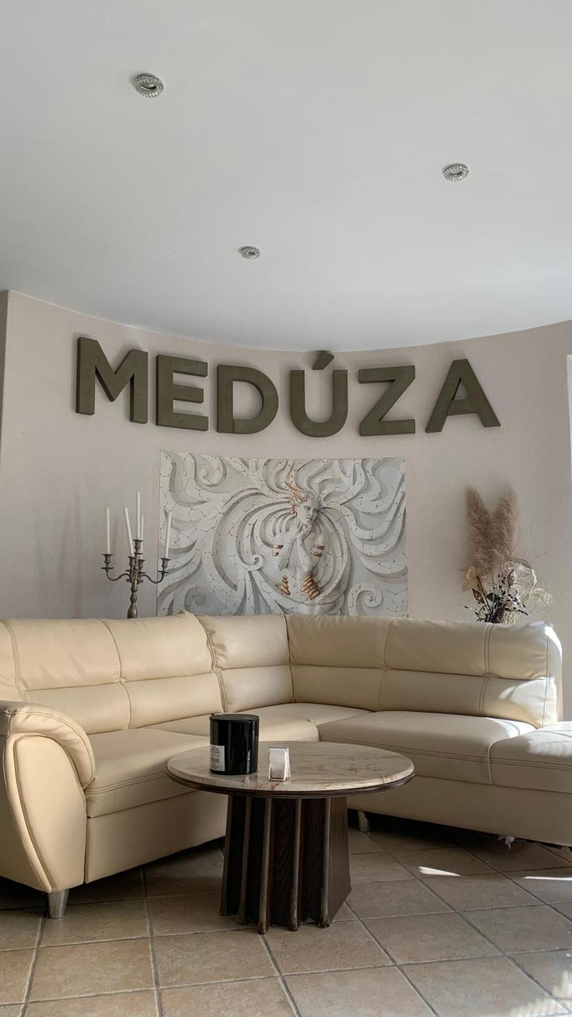 Meduza Wellness Spa S Ubytovanim Hlohovec Buitenkant foto