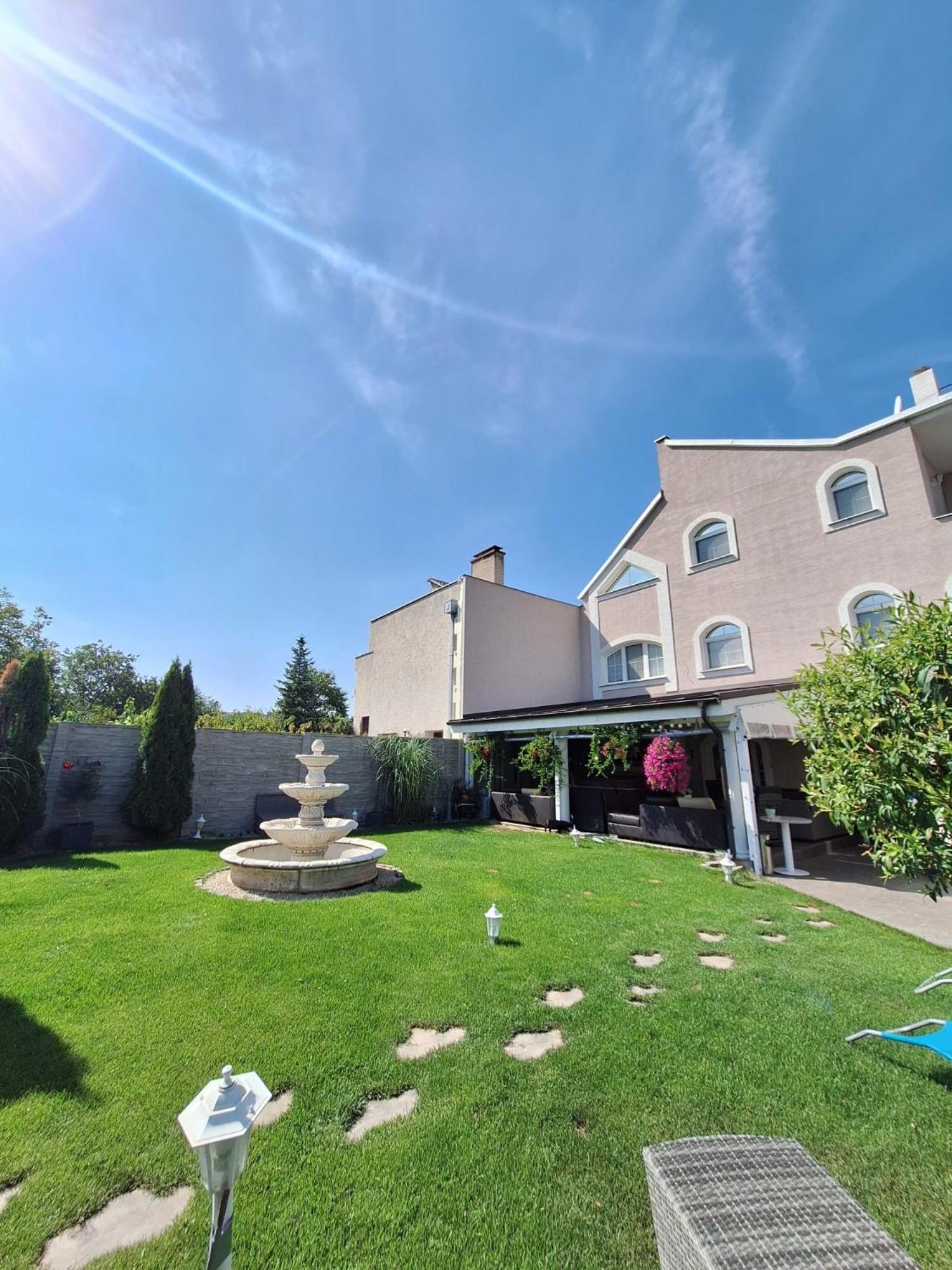 Meduza Wellness Spa S Ubytovanim Hlohovec Buitenkant foto