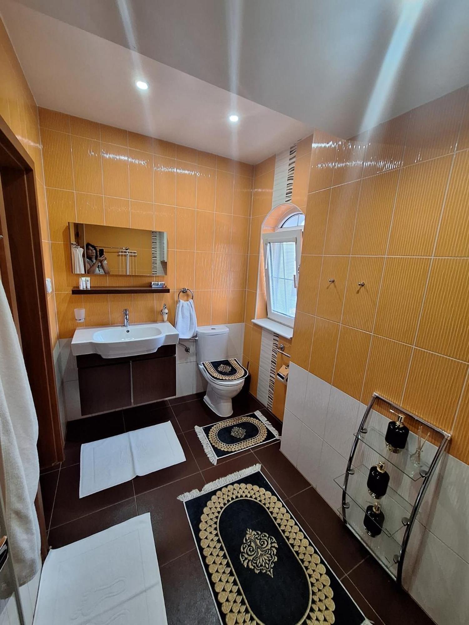 Meduza Wellness Spa S Ubytovanim Hlohovec Buitenkant foto